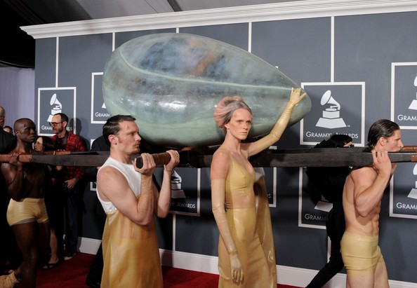 10 Most Memorable Fashion Moments of 2011 - แฟชั่น - Celeb Style - เทรนด์ใหม่