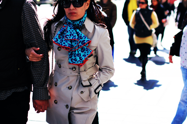 Diện áo khoác dài chuẩn như dân Toronto - Thời trang nữ - Áo khoác - Xuống phố