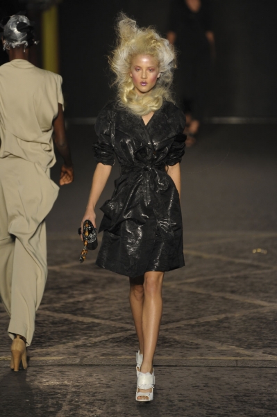 Vivienne Westwood โชว์ความน้อยใน London Fashion Week 2012 - Vivienne Westwood - London Fashion Week - แฟชั่นคุณผู้หญิง - แฟชั่นโชว์