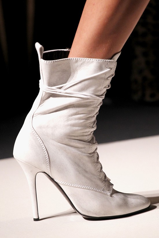 แซบเวอร์ กับแฟชั่น "มินิบูท" - Marc Jacobs - รองเท้า - มินิบูท - รองเท้าบูท