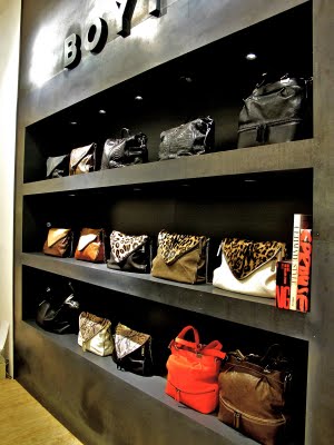 Boyy Bag แบรนด์ระดับโลก จากดีไซนเนอร์คนไทย - แฟชั่นคุณผู้หญิง - กระเป๋า - Boyy Bag