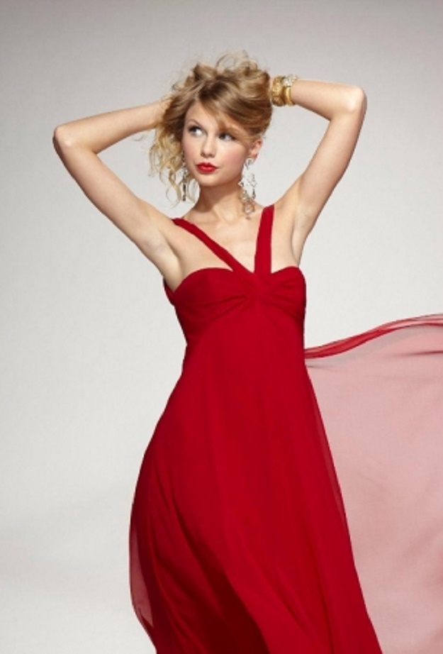 รวมแฟชั่นชุดเดรสสีแดงจาก "  Taylor Swift " - Celeb Style - แฟชั่นคุณผู้หญิง - เทรนด์ใหม่