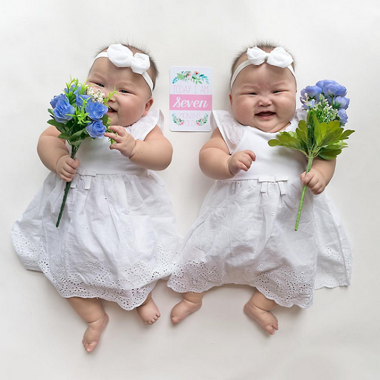 คู่แฝดตัวน้อยวัย 8 เดือน - แฟชั่น - แฟชั่นเด็กผู้หญิง - แฝด - แฟชั่นฝาแฝด - ฝาแฝด - เทรนด์ใหม่ - อินเทรนด์ - ไอเดีย - การแต่งตัว - เทรนด์แฟชั่น