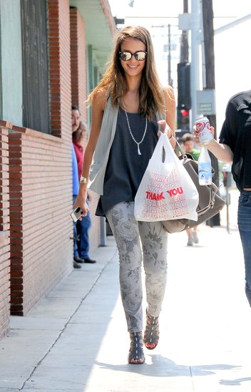 Điểm mặt phong cách xuống phố cực chất của Jessica Alba - Thời trang nữ - Tư vấn - Người mẫu - Thời trang - Jessica Alba - Phong Cách Sao - Xuống phố
