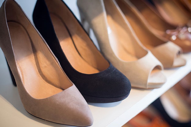 4 วิธีเลือกซื้อรองเท้า สำหรับผู้หญิงไซส์พิเศษ ที่หาใส่รองเท้ายาก !!! - รองเท้า - วิธีการหาไซต์ - การเลือกซื้อรองเท้า - แฟชั่นผู้หญิง - เทรนด์ใหม่ - ซื้อรองเท้า