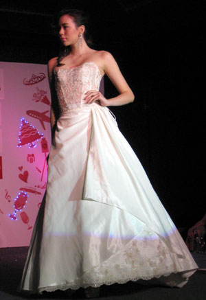 แฟชั่นชุดแต่งงาน ในงาน "WEDDING FAIR 2010 BY NEO " - แฟชั่นโชว์ - แฟชั่นคุณผู้หญิง