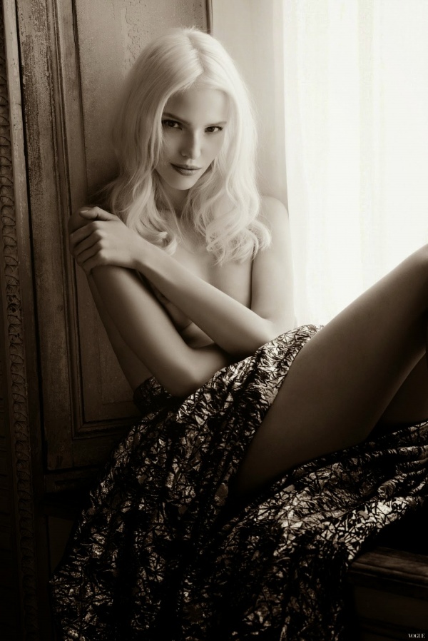 'Lóa' mắt với ảnh nude của Sasha Luss trong quảng cáo Dior Addict 2014 [PHOTOS] - Dior Addict - Sasha Luss - Nước hoa - Nhà thiết kế - Người mẫu - Hình ảnh - Dior