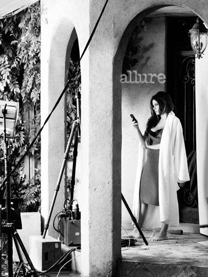 Sofia Vergara Cùng Váy Ren Sexy Trên Tạp Chí Allure - Sofia Vergara - Người mẫu