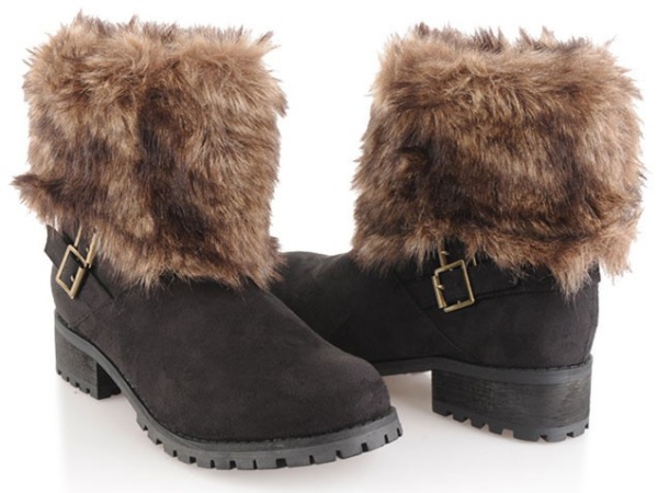 Fabulous Faux Fur for Warming Winter in Cheap Thrills - Women's Wear - Accessory - Faux Fur