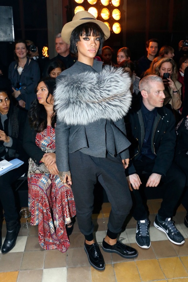 Ngắm xì tai của Rihanna xuyên suốt Tuần lễ thời trang Paris Thu/Đông 2014 [PHOTOS] - Sao - Phong Cách Sao - Thời trang - Hình ảnh - Thư viện ảnh - Paris - Thu/Đông 2014