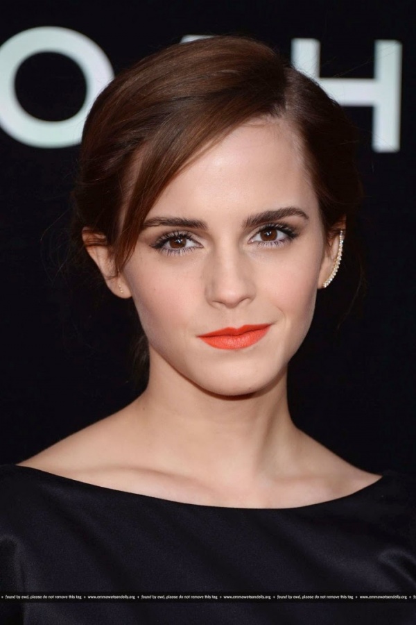 Emma Watson kiêu sa cùng đầm Oscar de la Renta tại Lễ ra mắt phim ‘Noah’ ở NY - Emma Watson - Oscar de la Renta - Nhà thiết kế - Sao - Phong Cách Sao - Hình ảnh
