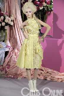 แฟชั่นโชว์หรูเริ่ด!! จาก Paris Haute Couture 2010 - แฟชั่น - แฟชั่นคุณผู้หญิง - แฟชั่นโชว์