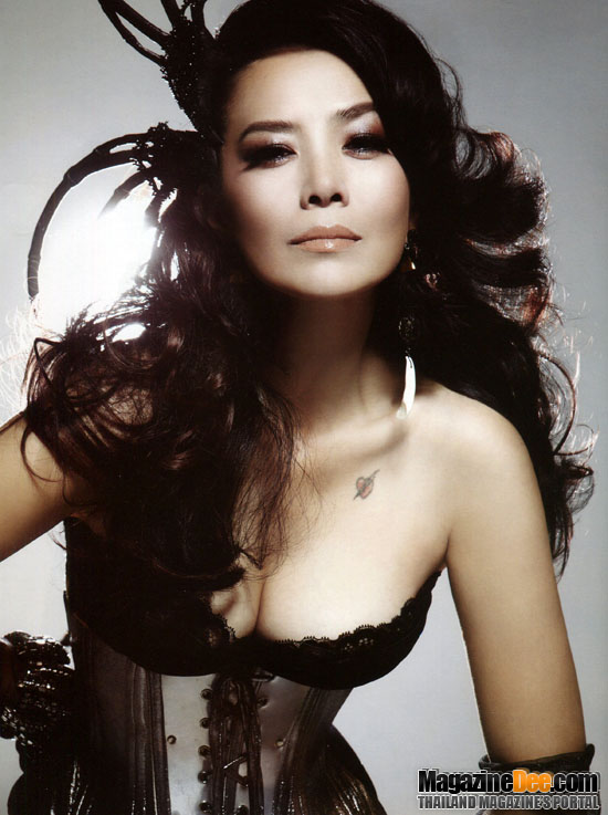 เซ็กซี่ตัวแม่ กับ เพ็ญพักตร์ ศิริกุล - เพ็ญพักตร์ ศิริกุล - นิตยสาร - CROW MAGAZINE
