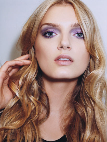 Make up with a busy female - Make up