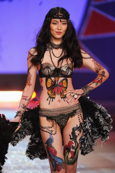 โชว์สวยอลังการ แฟชั่นชุดชั้นใน "Victoria Secret" - แฟชั่นโชว์ - ชุดชั้นใน