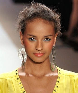 Spring Makeup Trend: Turquoise Eyeliner - Makeup - Turquoise - Eyeliner