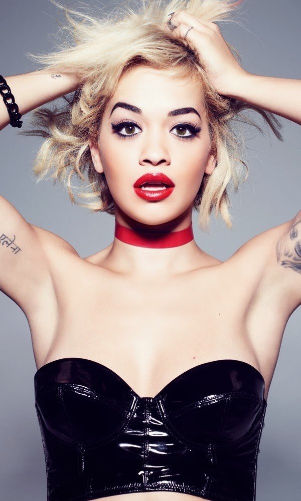 Siêu mẫu Rita Ora khoe vẻ đẹp hoang dại trên Tạp chí Rimmel London