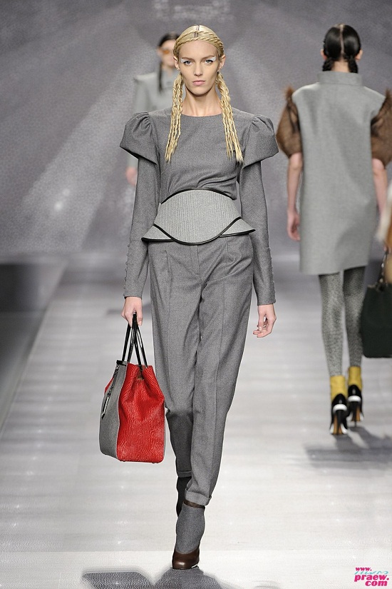 คอลเล็กชั่นฤดูใบไม้ร่วง-ฤดูหนาว 2012 จาก FENDI - แฟชั่นคุณผู้หญิง - FENDI
