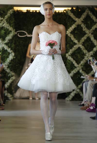 Đắm chìm trong BST Váy cưới tinh khôi từ Oscar de la Renta - Thời trang nữ - Xuân/Hè 2013 - Thời trang cưới - Váy cưới - Oscar de la Renta
