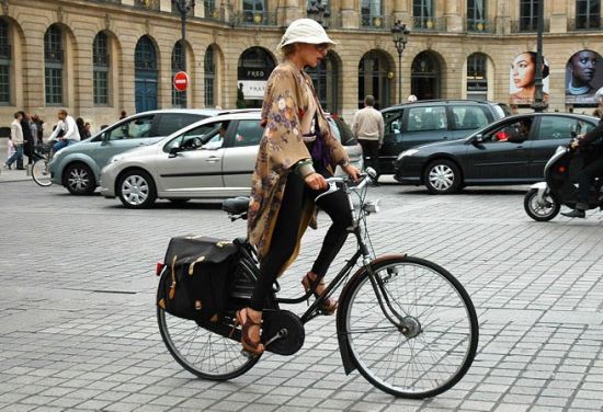 แฟชั่นนักปั่น  Cycle Chic - แฟชั่น - เทรนด์ใหม่ - แฟชั่นคุณผู้หญิง - ไอเดีย - รองเท้า - กระเป๋า - เทคนิค - เคล็ดลับ - Accessories - แฟชั่นเสื้อผ้า - อินเทรนด์ - การแต่งตัว - เทรนด์แฟชั่น - Celeb Style - แฟชั่นวัยรุ่น - เดรส - แฟชั่นนิสต้า - เทรนด์ - สไตล์การแต่งตัว - ผู้หญิง - แฟชั่นการแต่งตัว - แบบรองเท้า - ชุดเดรส - sexy - แบบทรงผม - เสื้อผ้า - ผ้าพันคอ - เซ็กซี่ - ยีนส์ - วัยทีน - แต่งตัว - แบบกระเป๋า - กระเป๋าถือ - สไตล์