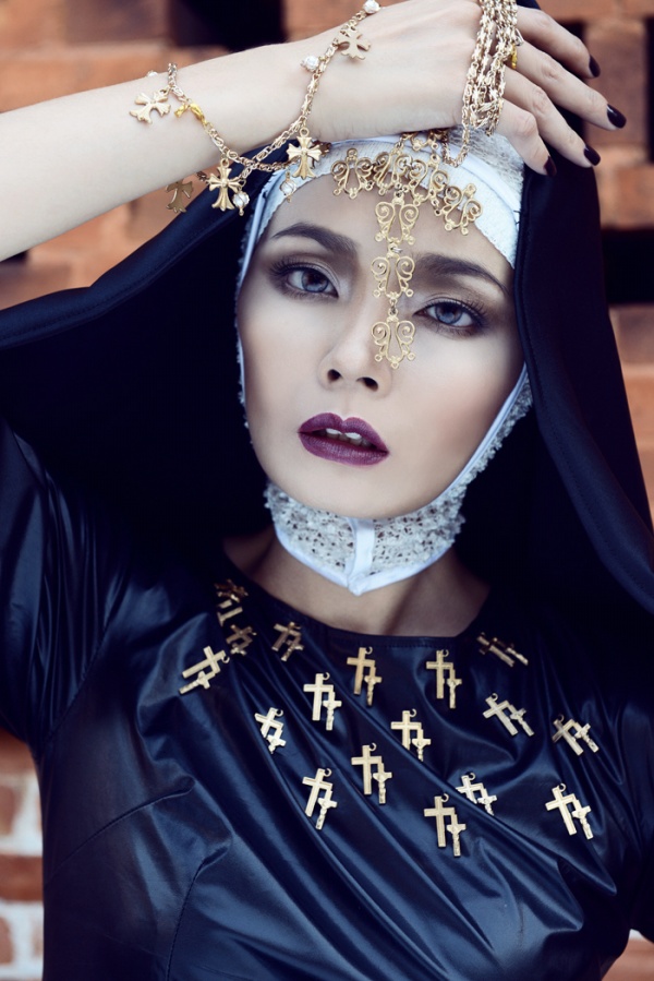 "Nữ Tu" Hoàng Oanh Quyến Rũ Trên Tạp Chí Superior - Tạp chí Superior - Hoàng Oanh - Elena Kuznetsova - Hình ảnh