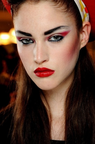 The Most Cool and Dramatic Halloween Makeup Looks From The Runway - Runway - Makeup - Halloween