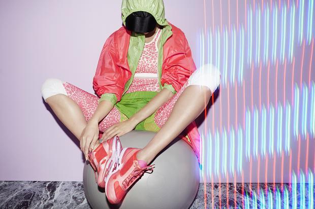 แฟชั่นสีสันสดใสจาก Adidas by Stella McCartney [VIDEO/PHOTOS} - แฟชั่น - แฟชั่นคุณผู้หญิง - รองเท้า - อินเทรนด์ - เทรนด์ใหม่ - สุขภาพ - ดีไซเนอร์ - Stella Mccartney - Adidas - แฟชั่นเสื้อผ้า - sport - เทรนด์แฟชั่น - ชุดกีฬา