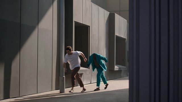 Video “Man On The Move” Đầy Sáng Tạo Của Hermès