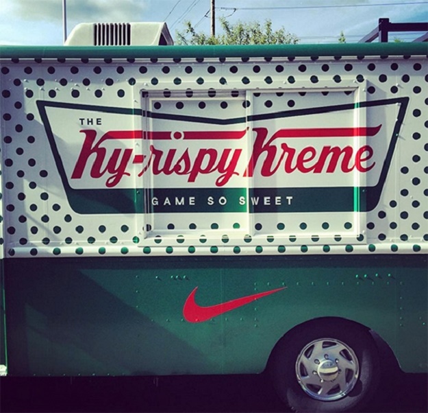 พลาดไม่ได้ !!! จะเป็นอย่างไรเมื่อ Nike x Krispy Kreme เจอกับโดนัท !!! - รองเท้า - ไนท์กี้ - Nike x Krispy Kreme - เทรนด์ใหม่