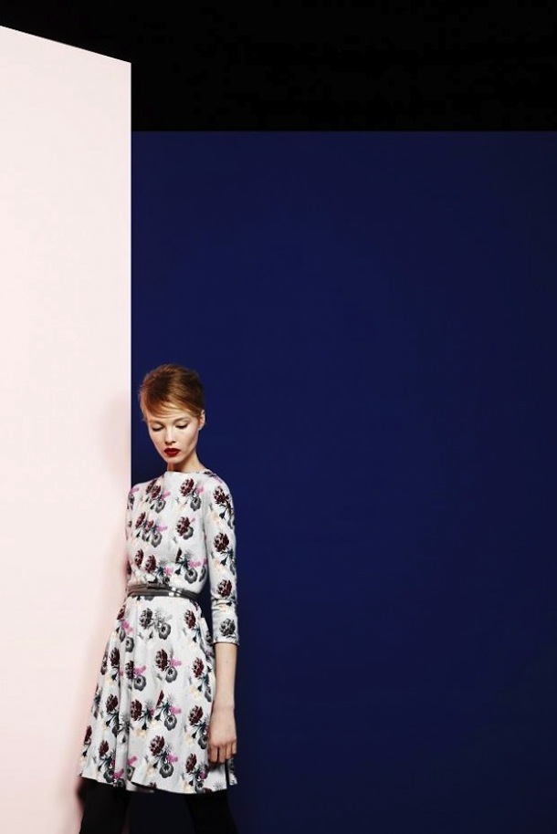 คอลเลคชั่นเสื้อผ้าลายพิมพ์ดอกไม้จาก Cacharel Autumn - แฟชั่นคุณผู้หญิง - คอลเลคชั่นเสื้อผ้า - เสื้อผ้าลายพิมพ์ - เสื้อผ้าลายดอกไม้ - แบรนด์ Cacharel