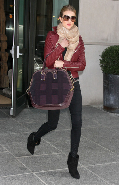 Street Style Spotlight - Rosie Huntington-Whiteley - Celeb Style - Rosie Huntington - แฟชั่นคุณผู้หญิง
