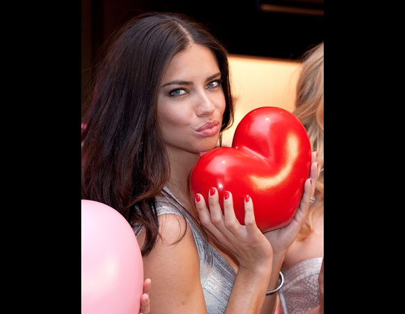 Victoria Secret và ngày lễ tình nhân - Bo suu tap