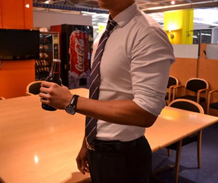 แบบไหนเหมาะกับคุณ 3 สไตล์วิธีพับแขนเสื้อให้ดูดี - สไตล์พันแขนเสื้อ - แบบพับแขนเสื้อเชิ๊ด - พับแขนเสื้อให้ดูดี - เสื้อเชิ๊ตคุณผู้ชาย