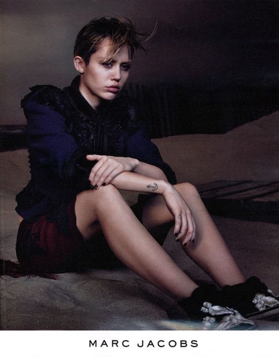 นักร้องสาวเกรียนซ่าส์ Miley Cyrus มาเป็นนางแบบให้กับแอดแคมเปญ Marc Jacobs S/S 2014 - แฟชั่น - เทรนด์ใหม่ - ไอเดีย - แฟชั่นคุณผู้หญิง - Accessories - แฟชั่นเสื้อผ้า - อินเทรนด์ - การแต่งตัว - เทรนด์แฟชั่น - ดีไซเนอร์ - นางแบบ - Celeb Style - แอดแคมเปญ - แคมเปญ - Miley cyrus - Marc Jacobs - แฟชั่นนิสต้า - เทรนด์ - คอลเลคชั่น - ผู้หญิง - สไตล์การแต่งตัว - Spring/Summer 2014 - เซ็กซี่ - เสื้อผ้า - คอลเลกชั่น - แต่งตัว - ผิว - Marc by Marc Jacobs - สไตล์ - ถ่ายแฟชั่น - แบรนด์ดัง - ธรรมชาติ