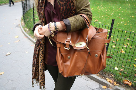 Would you wear dark green jeans like this blogger? - Trends