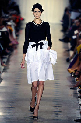 แฟชั่นโชว์ Haute Couture Fall 2011 - แฟชั่น - แฟชั่นคุณผู้หญิง - Anne Valérie Hash - Chanel - Christian Dior - Elie Saab - Giambattista Valli - Giorgio Armani Privé - Jean Paul Gaultier - Valentino