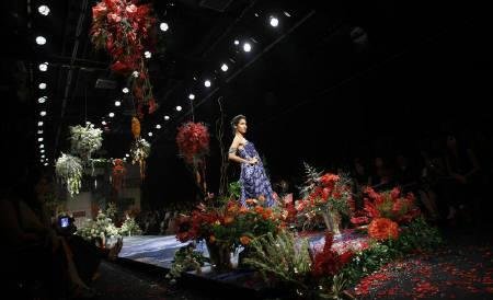India Fashion Week opens to glitz and glamour