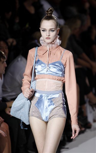 Marc Jacobs pushes fashion toward femininity - Marc Jacobs