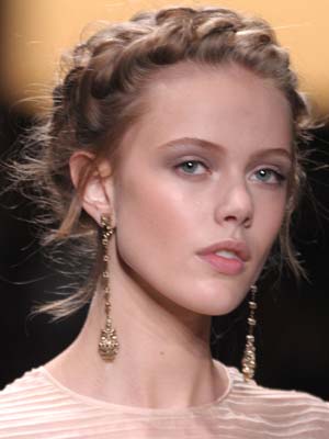 5 Makeup Trends for Spring 2012 - Make Up