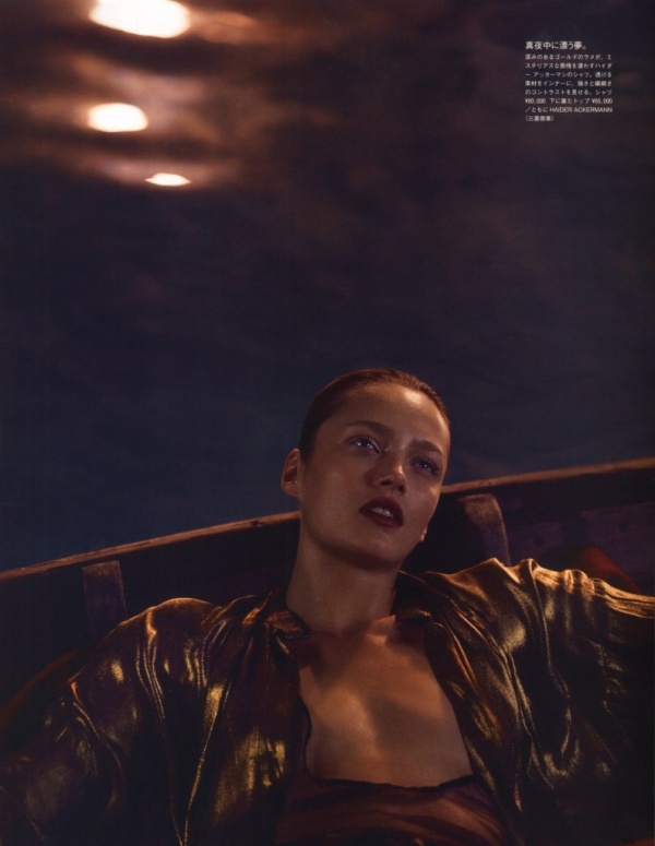 Karmen Pedaru diện đồ ánh kim, quấn lấy dã thú trên tạp chí Vogue Nhật Bản tháng 6/2014 - Karmen Pedaru - Vogue Nhật Bản - Người mẫu - Tin Thời Trang - Thời trang - Thời trang nữ - Hình ảnh - Thư viện ảnh