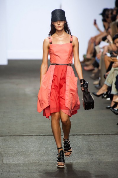 เบรกความสดจากสีนีออน ด้วย แฟชั่นสตรีทแวร์ Rag & Bone - แฟชั่นโชว์