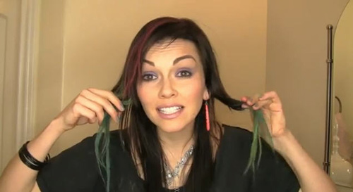ชอล์กเปลี่ยนสีผม สไตล์ Dip-Dye Hair คุณเองก็ทำได้