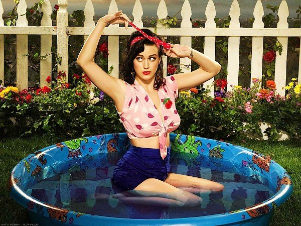 Katy Perry ศิลปินสาวสวยผู้นำแฟชั่นตัวจริง!!