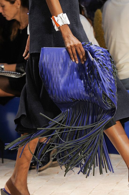 เทรนด์กระเป๋า Fringe Trend 2014 - แฟชั่น - กระเป๋า - แฟชั่นคุณผู้หญิง - อินเทรนด์ - เทรนด์ใหม่ - คอลเลคชั่น - ดีไซเนอร์ - แฟชั่นนิสต้า - ผู้หญิง - แบบกระเป๋า - กระเป๋า - Marc Jacobs - Chloé - Gucci - Celine - Dsquared - Valentino - Proenza
