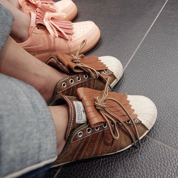 แฟชั่นสุดแนว  ตกแต่งรองเท้าด้วยพู่สไตล์ " Fringetassel " - Fringetassel - รองเท้ามีพู่ - แฟชั่นผู้หญิง - แฟชั่นรองเท้า - รองเท้า - เทรนด์ใหม่
