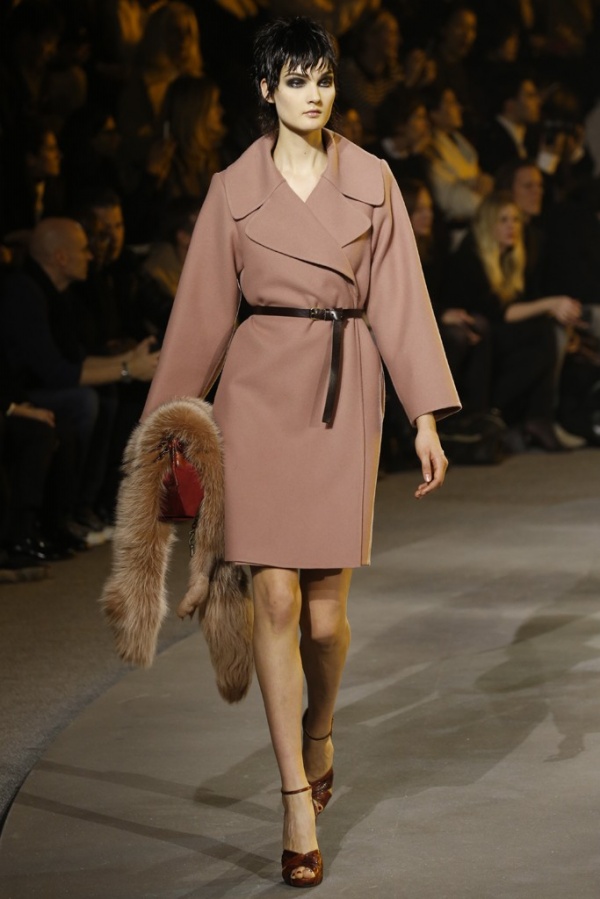 Thu 2013 nổi bật với áo khoác đơn sắc nổi bật - Thời trang nữ - Thời trang - Xu hướng - Thu 2013 - Áo khoác