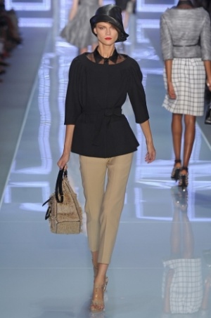 Romantic & Vintage in Christian Dior Spring 2012 - Women's Wear - Fashion Show - Christian Dior