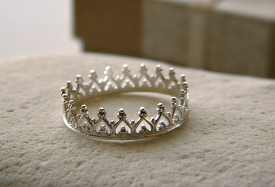 มงลงนิ้ว! 20 แหวนมงกุฎสุดอลังการ งานเจ้าหญิง - Accessories - ไอเดีย - แฟชั่น