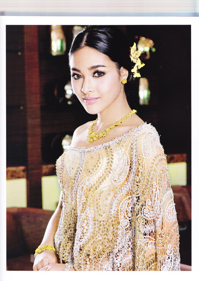 เรียบหรู กับ"ชุดแต่งงานแบบไทย" สวย สง่างาม! - แฟชั่นแต่งงาน - ชุดแต่งงานไทย - นิตยสาร i Do - P House Wedding - Amata Wedding - ชุดเจ้าสาว - ชุดไทย