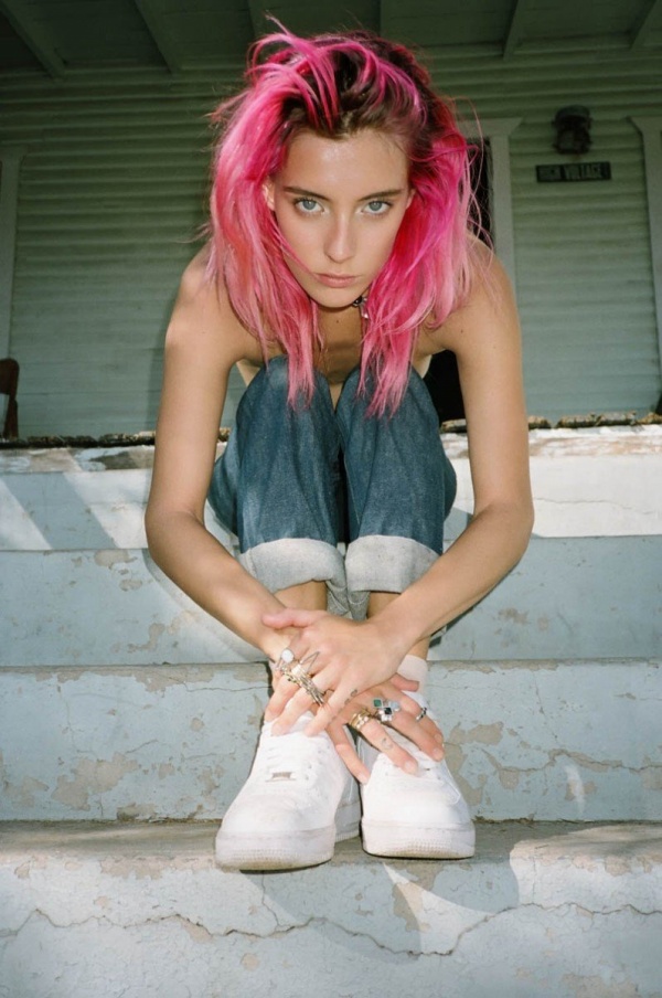 Chloe Norgaard diện đầu hồng xì tai trong lookbook trang sức Xuân 2014 của 2Bandits - Chloe Norgaard - Trang sức - Xuân 2014 - 2Bandits - Người mẫu - Phụ kiện
